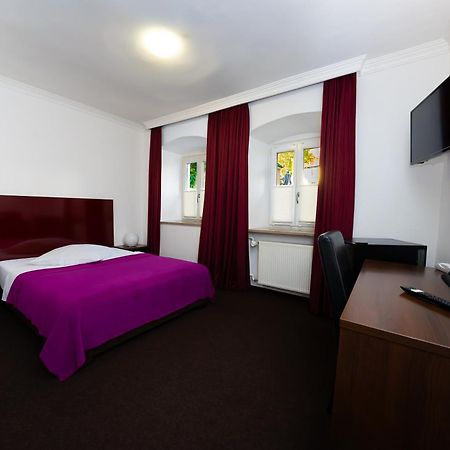 Hotel Bergbauer Mit Late-Self-Check-In Neuburg an Der Donau Exterior photo