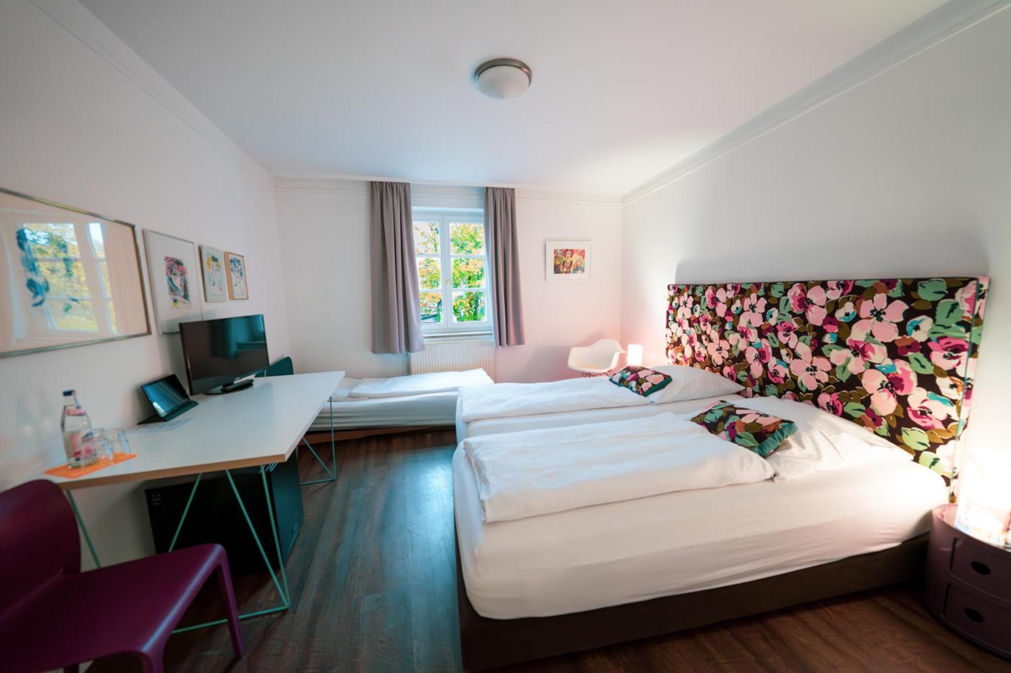 Hotel Bergbauer Mit Late-Self-Check-In Neuburg an Der Donau Exterior photo