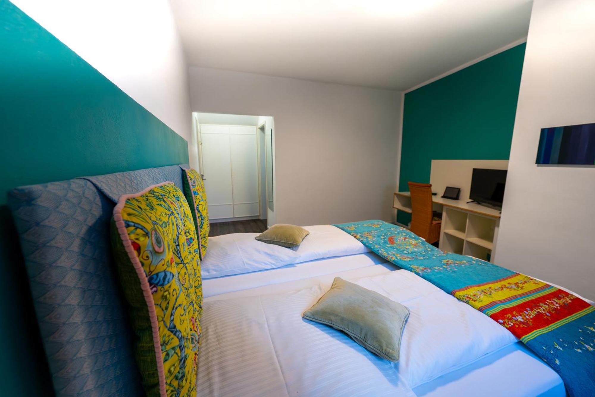 Hotel Bergbauer Mit Late-Self-Check-In Neuburg an Der Donau Exterior photo
