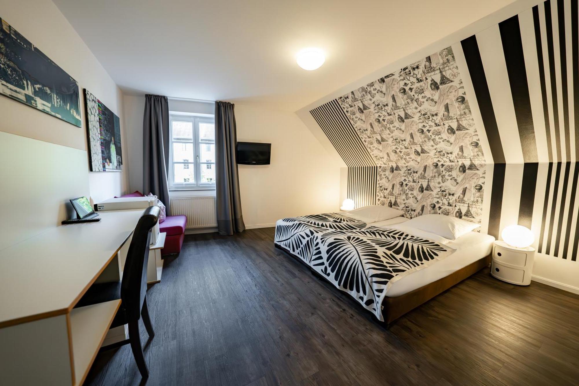 Hotel Bergbauer Mit Late-Self-Check-In Neuburg an Der Donau Exterior photo