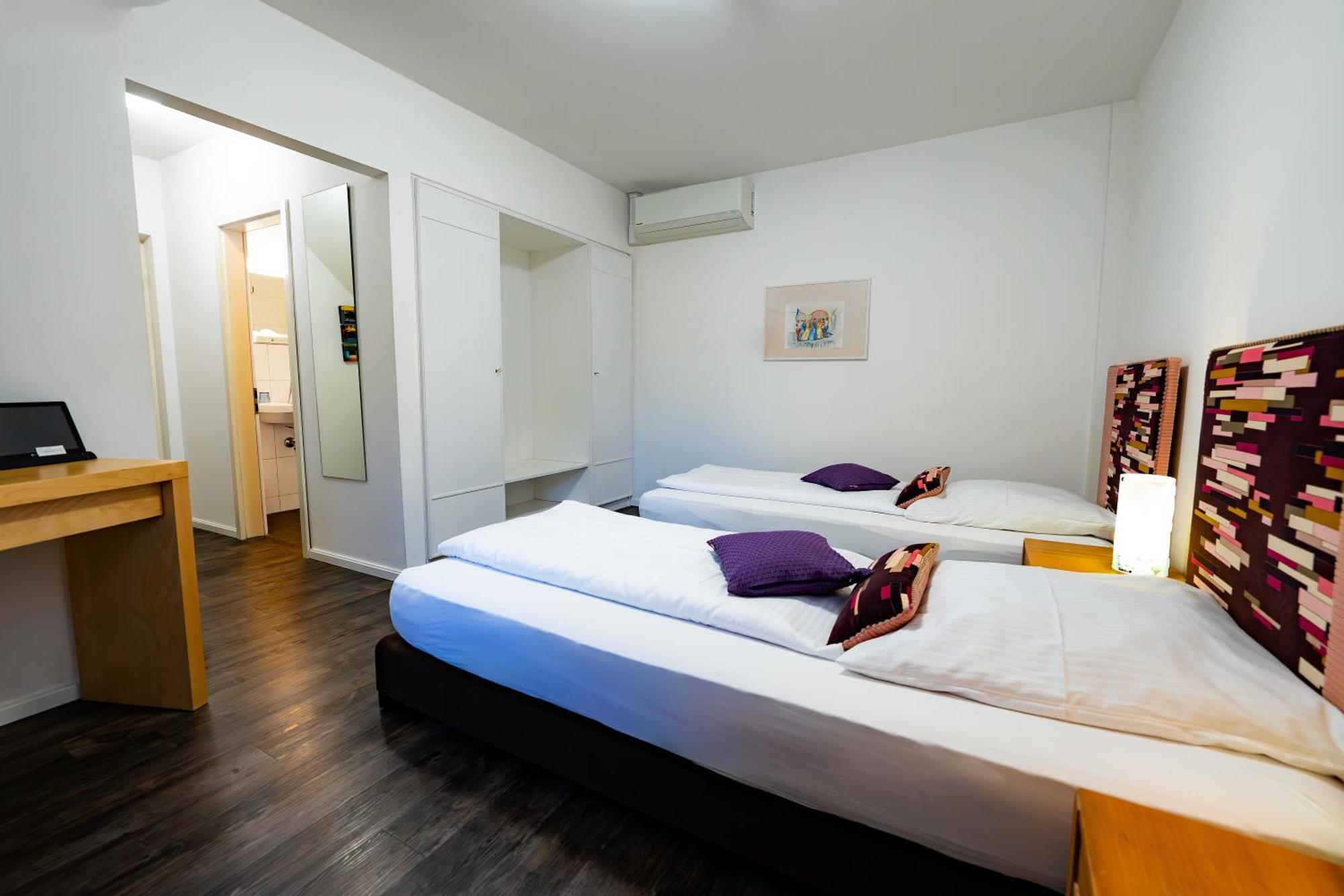 Hotel Bergbauer Mit Late-Self-Check-In Neuburg an Der Donau Exterior photo