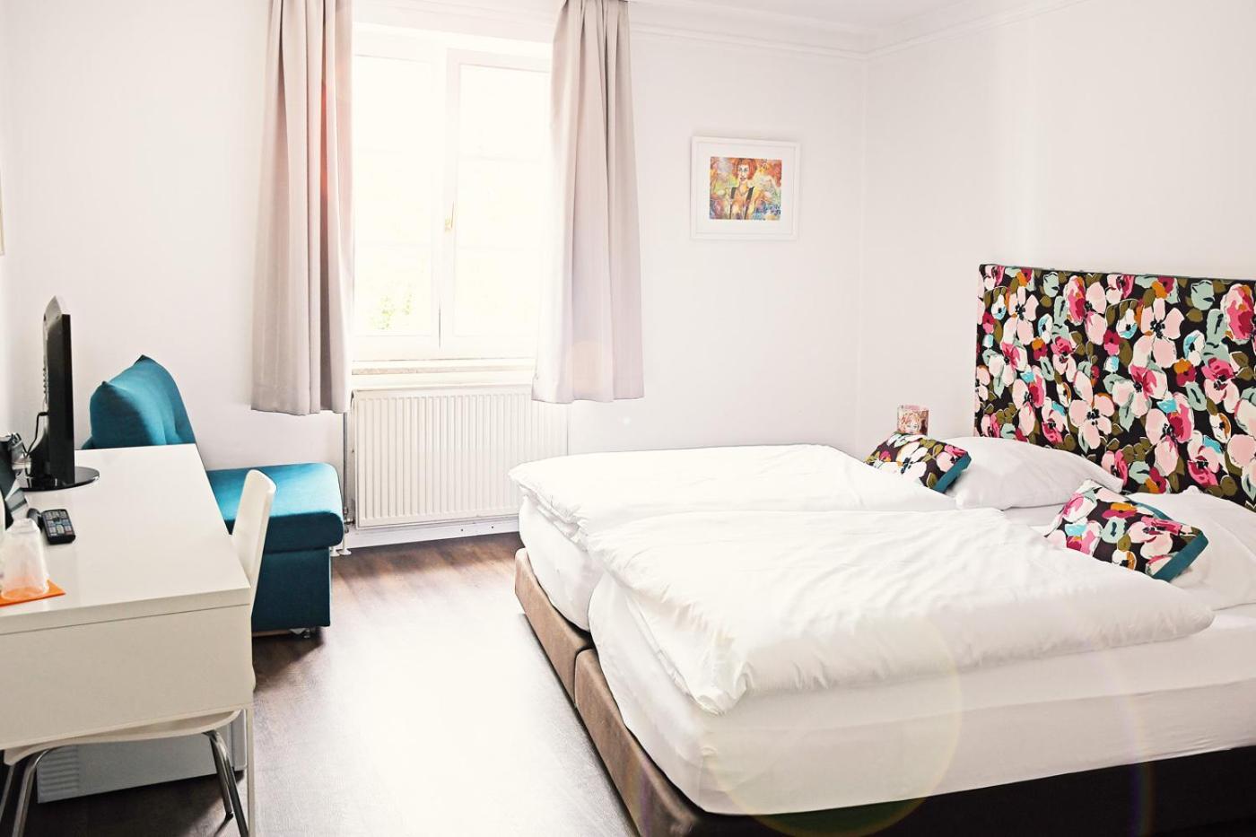 Hotel Bergbauer Mit Late-Self-Check-In Neuburg an Der Donau Exterior photo